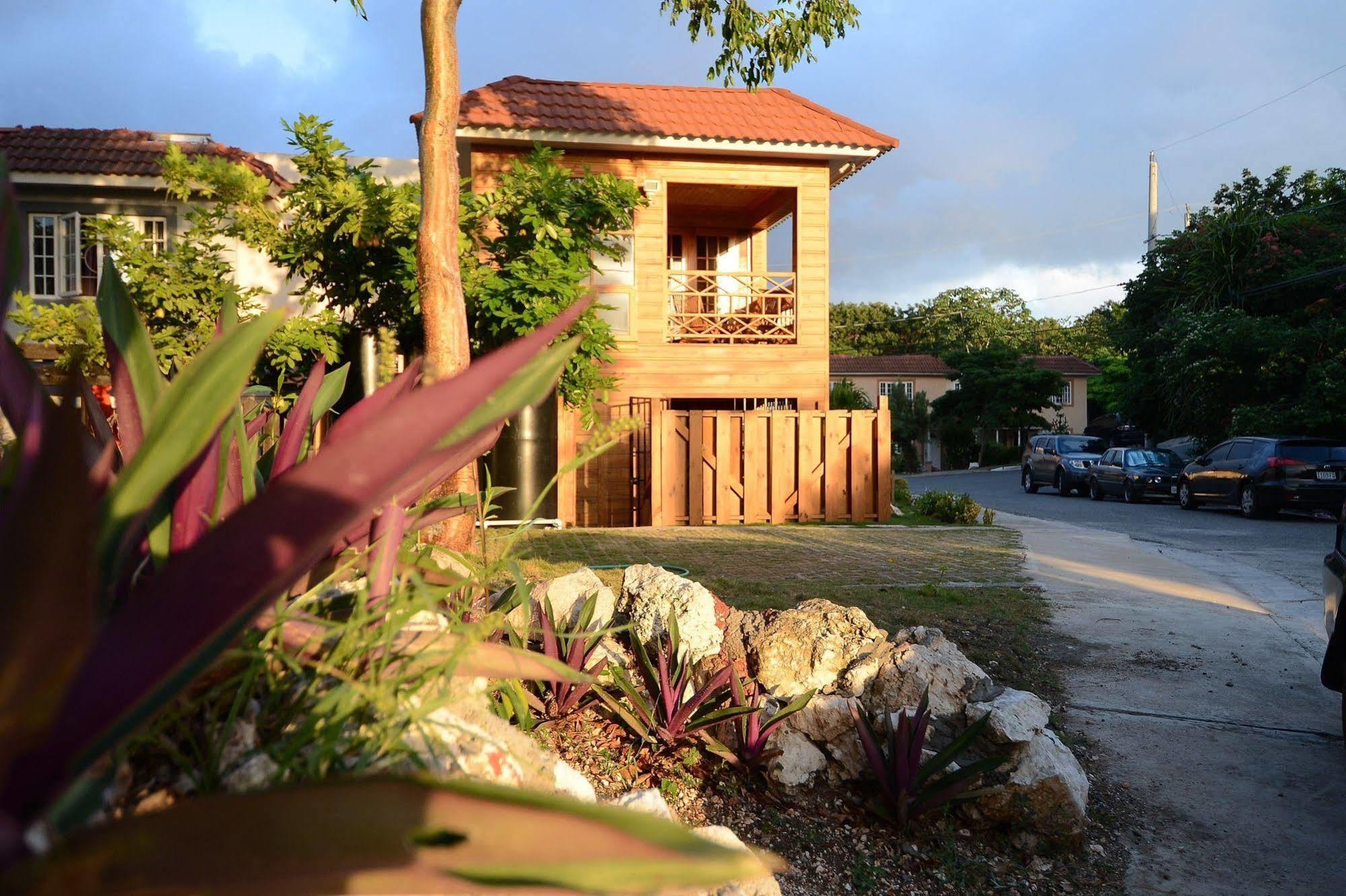 The Cabin At Long Mountain Country Club Hotel Kingston Exterior photo