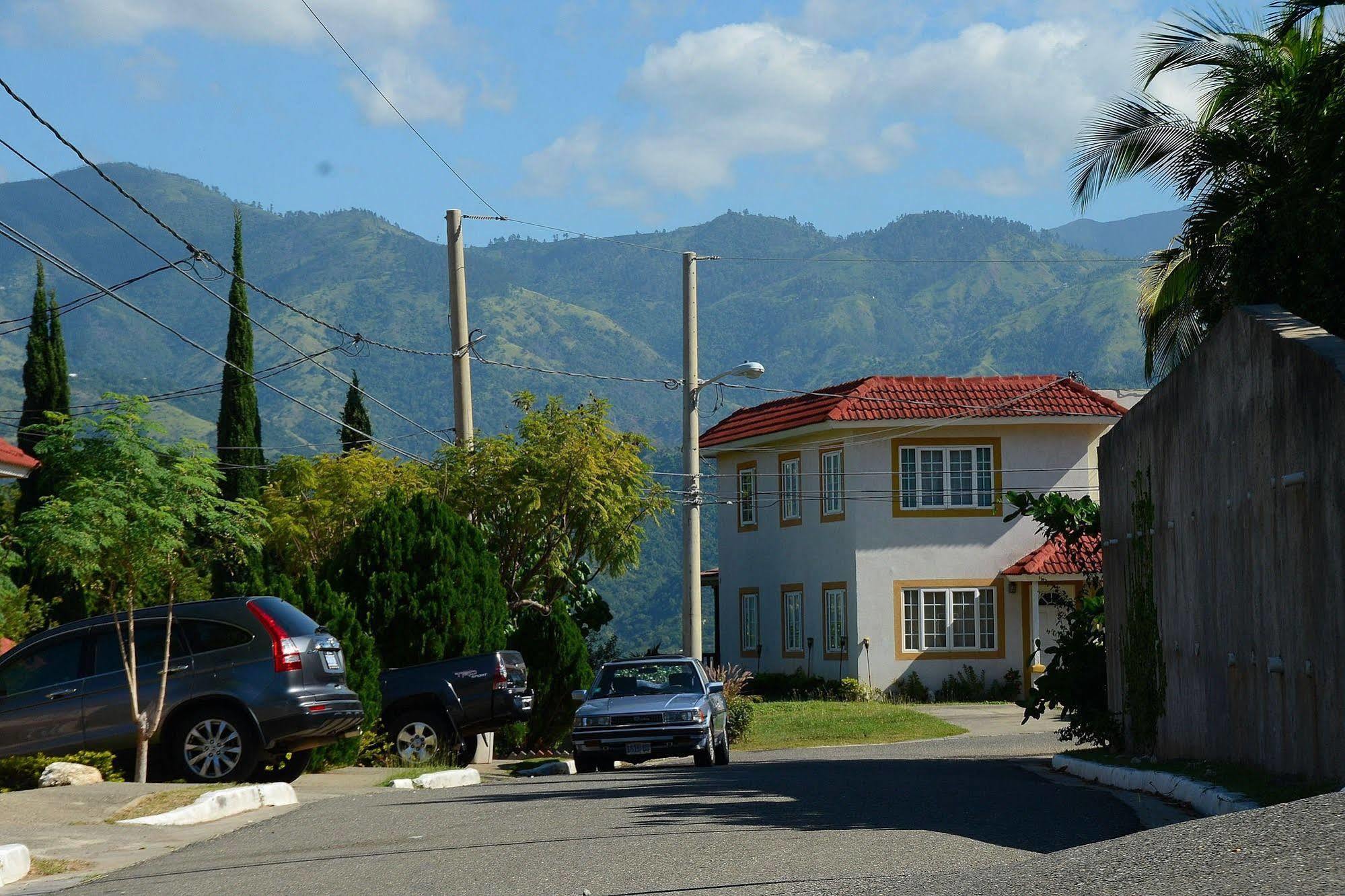 The Cabin At Long Mountain Country Club Hotel Kingston Exterior photo